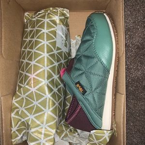 New teva girls shoes